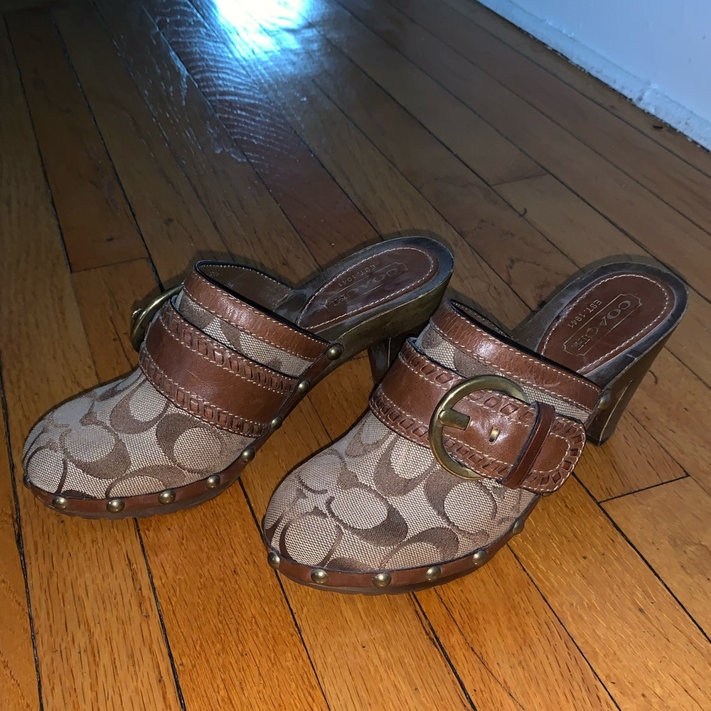 STYLISH COACH HEELED CLOGS